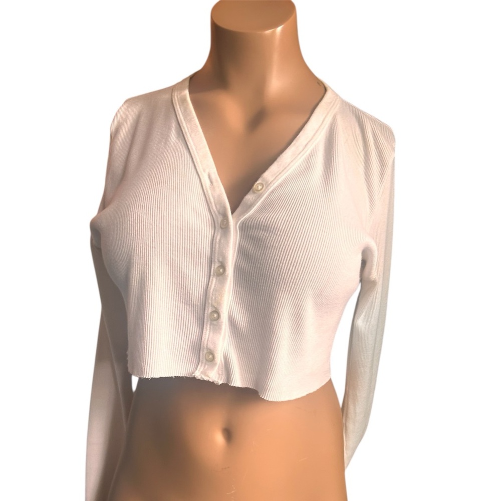 Brandy Melville Women's White Button-Up Long Sleeve Crop Top